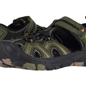 Merrell sandals Boys/ size 7